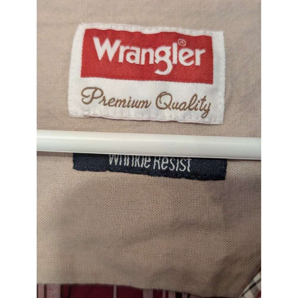 WRANGLER Premium Quality Men's Shirt L Red Plaid Button-Down Wrinkle Resist‎ - Picture 4 of 4